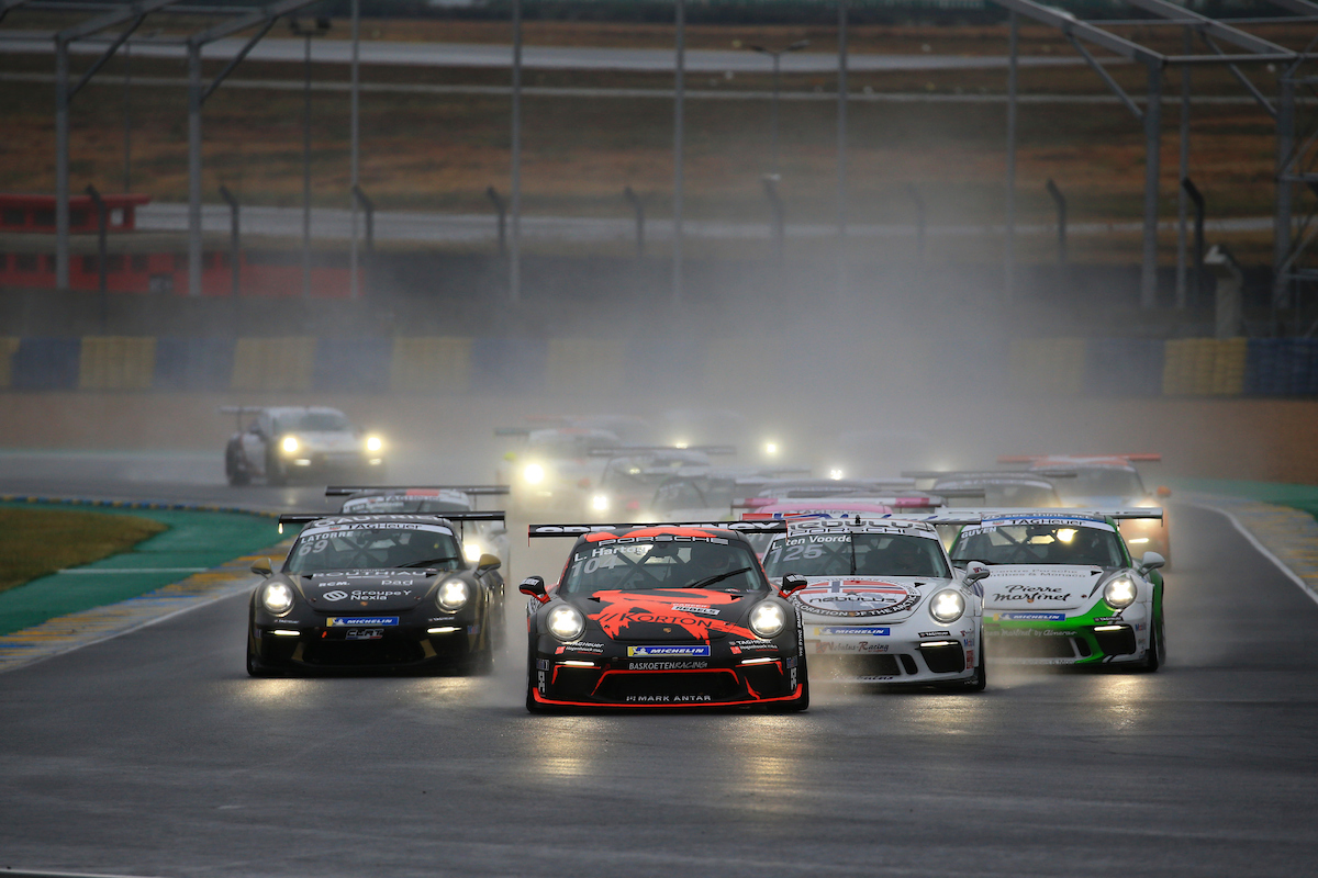 24 Heures du Mans 2023 La Porsche Carrera Cup France en lever de