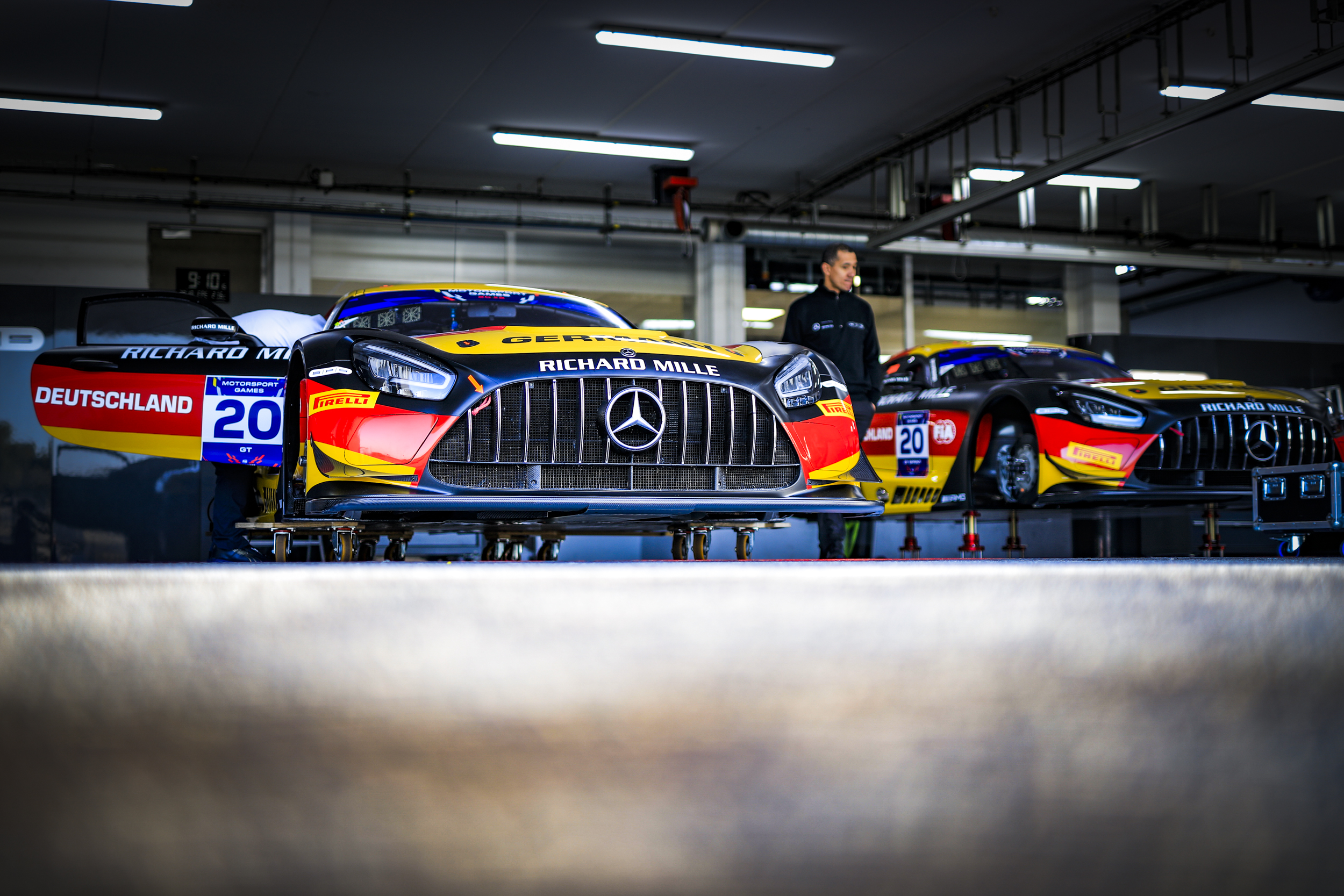 Deutschland führt das FIA ​​Motorsport Games – 1 GT Cup-Qualifikationsrennen vor Frankreich und England an