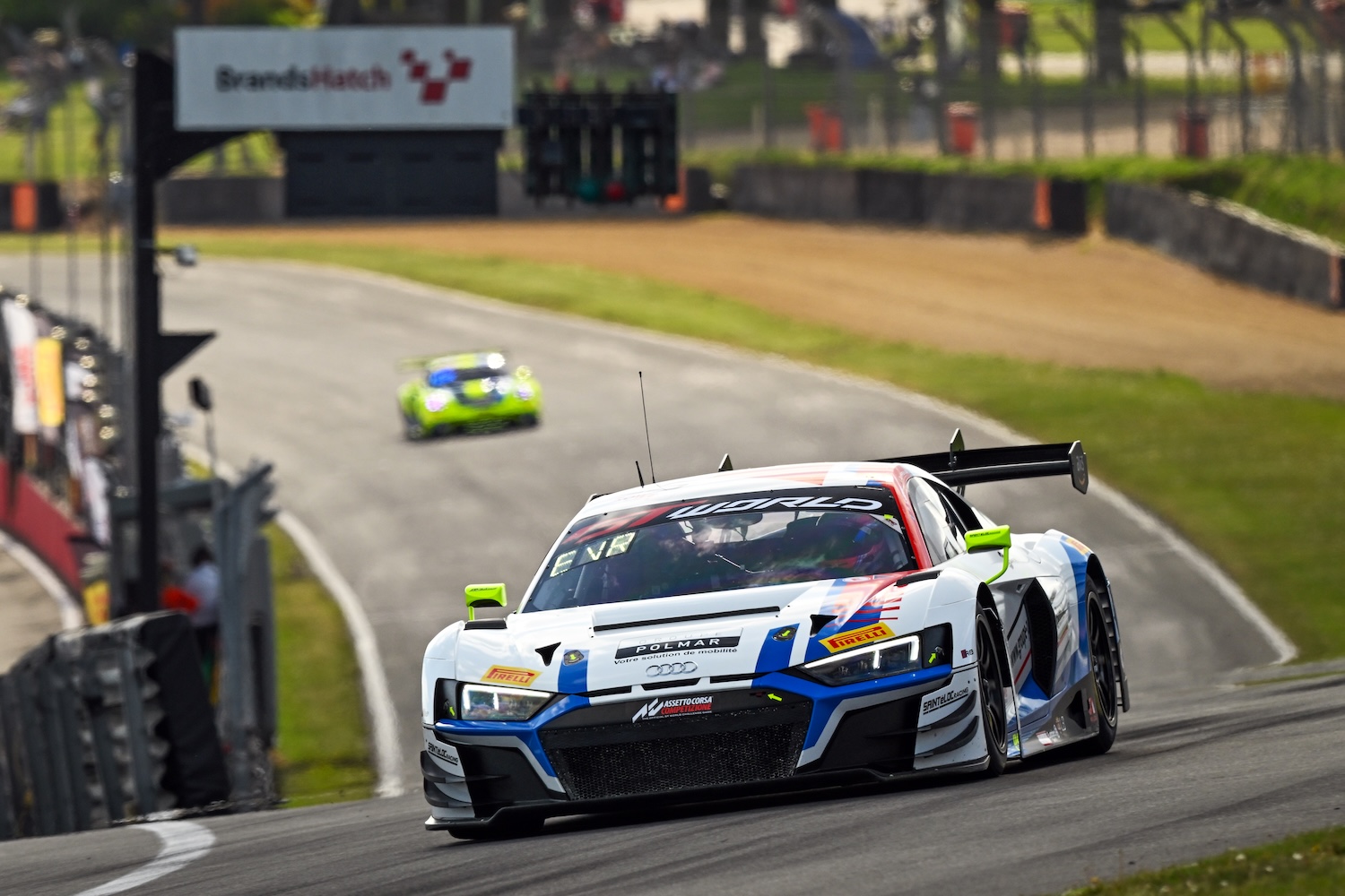 Les Audi et la Corvette allégées avant les courses de Brands Hatch ...