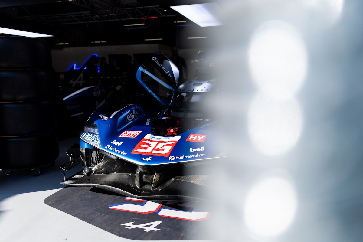 Porno kellyta tharsy the entrance opened and inside stood