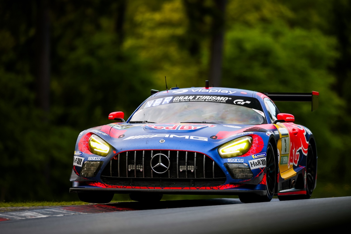 24H du Nürburgring - La Mercedes n°3 - Verstappen Racing poussée dans ...