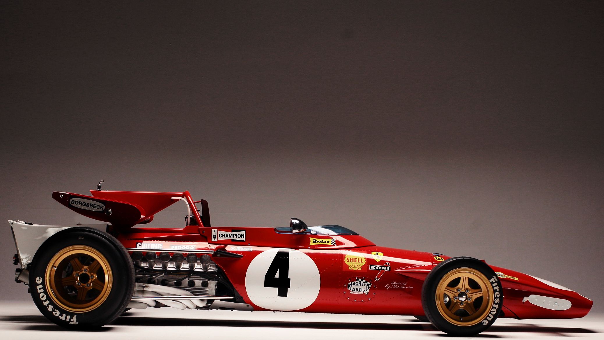 Prototype de la future Formula Uno de Cavallino. Les six pipes d'admission du banc de droite du V12 sont biens visibles