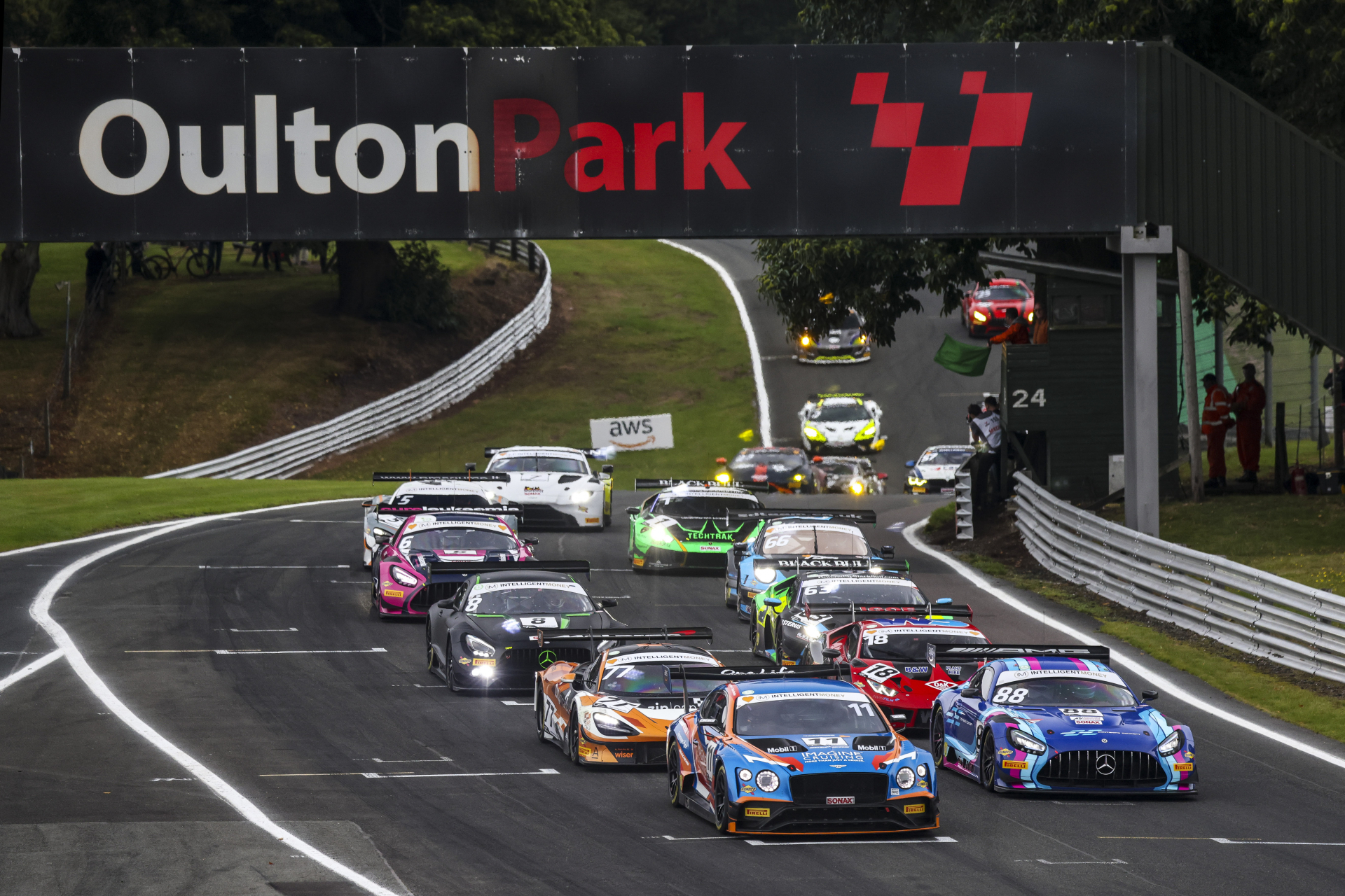 Start Oulton Park