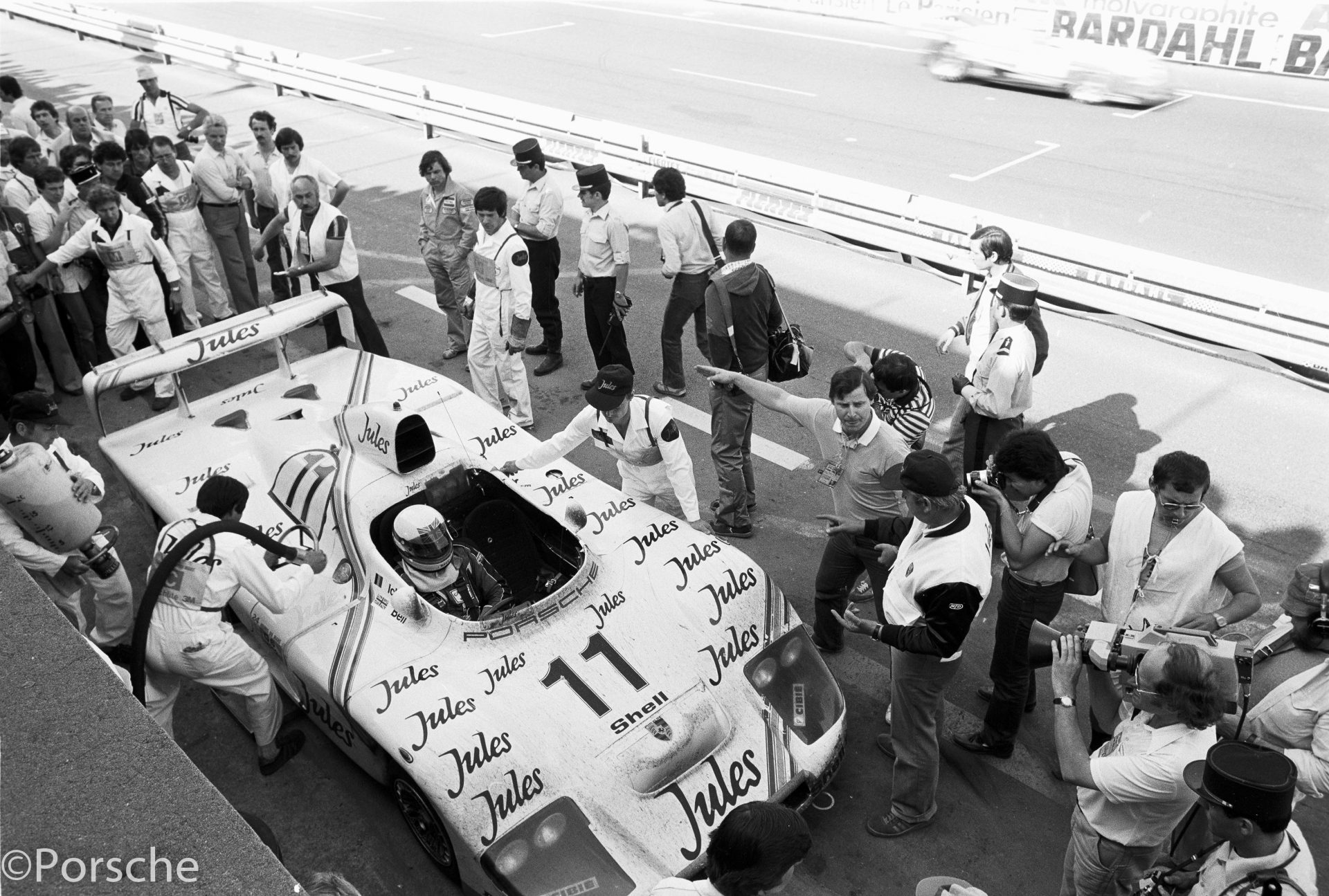 Joyeux Anniversaire Au Quintuple Vainqueur Du Mans Derek Bell Pour Ses 80 Ans Endurance Info